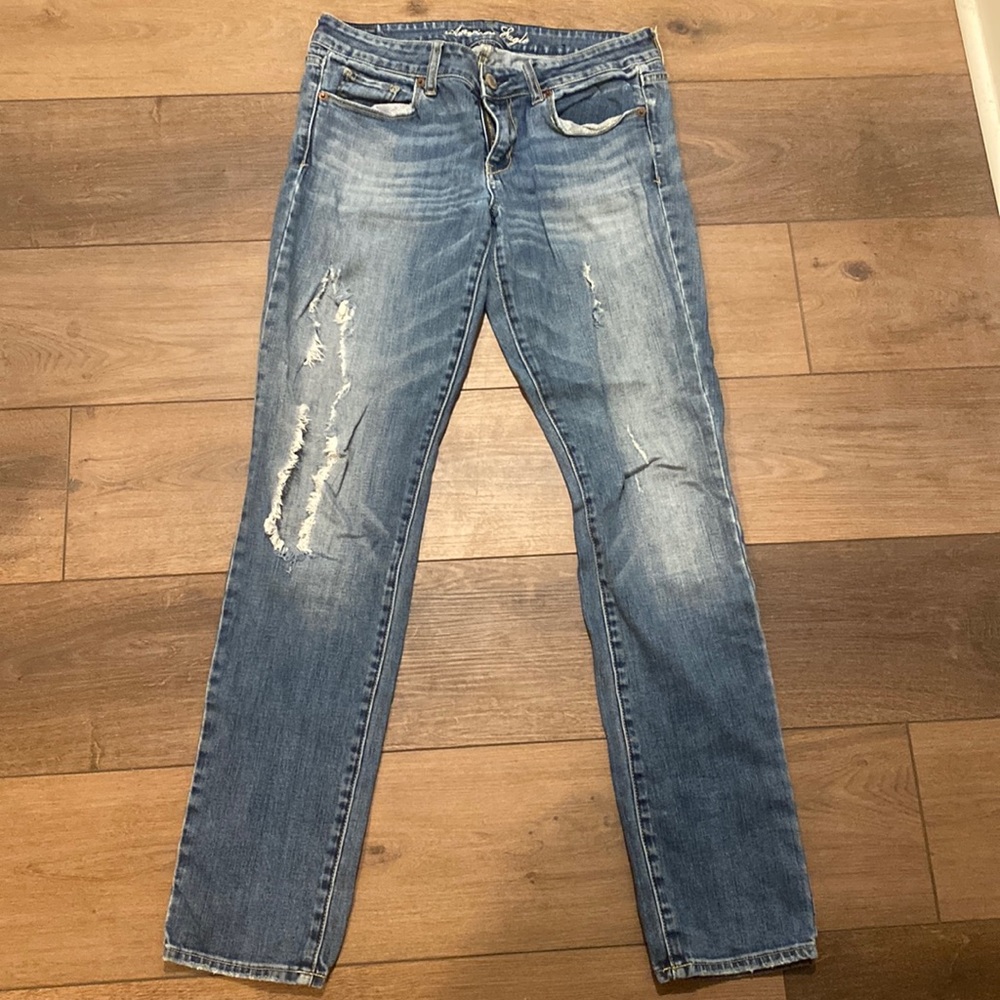 American Eagle size 8 skinny  stretch distressed jeans